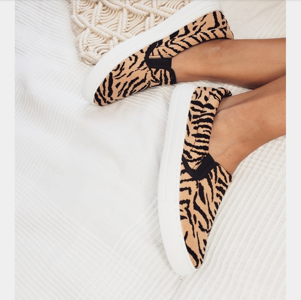 ποΈ//The Zorah// slip on tiger print sneaker - Picture 2 of 6